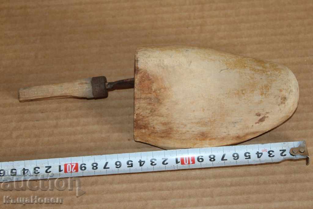 Delivery of . OLD FOOTWEAR SHOE SHOE TOOL SHOES SHOE