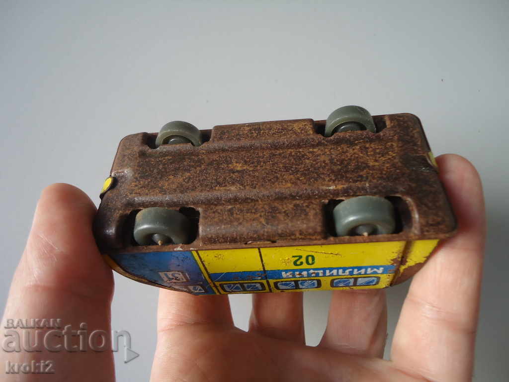 Παράδοση Παλιό καροτσάκι παιχνιδιών λαμαρίνας Bulgarian MILITIA