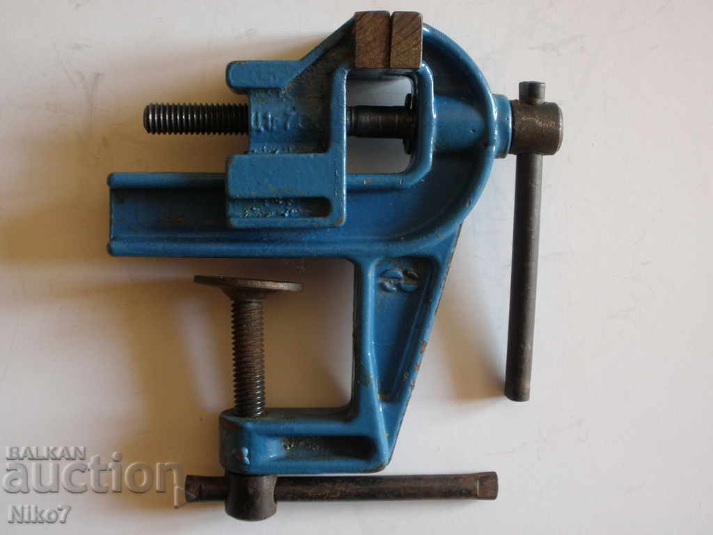 A small old jeweler's vise from the soca. with price 54.99 BGN | € 28.12 A small old jeweler's vise from the soca. with price 54.99 BGN | € 28.12