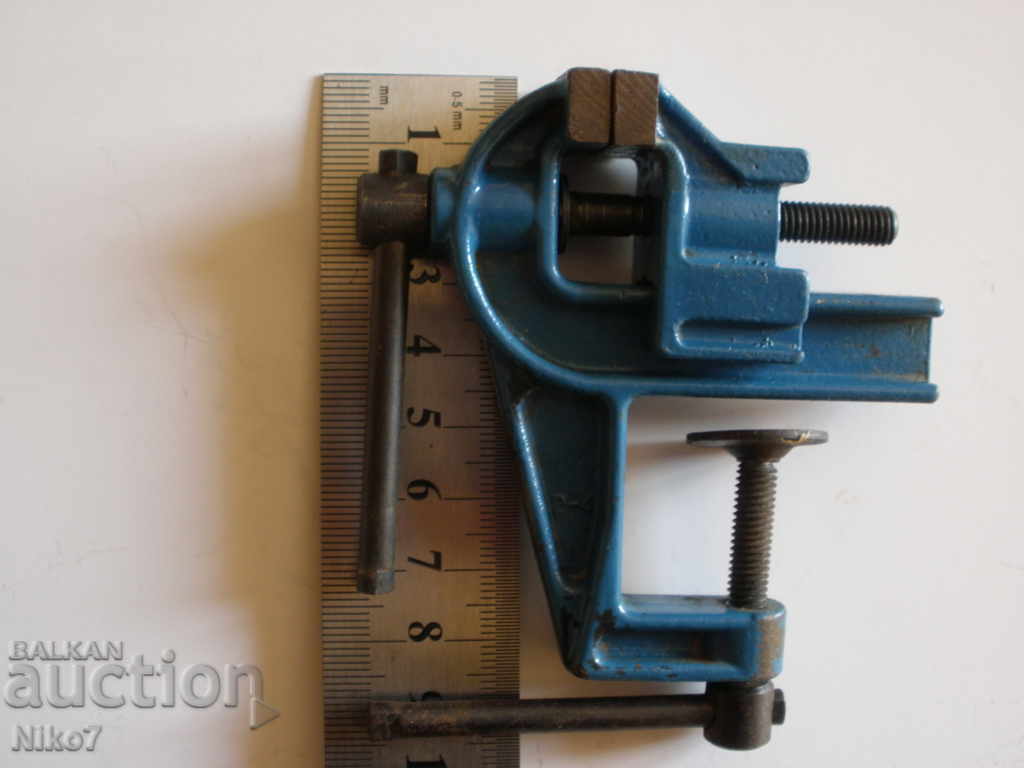 Delivery of A small old jeweler's vise from the soca. Delivery of A small old jeweler's vise from the soca.