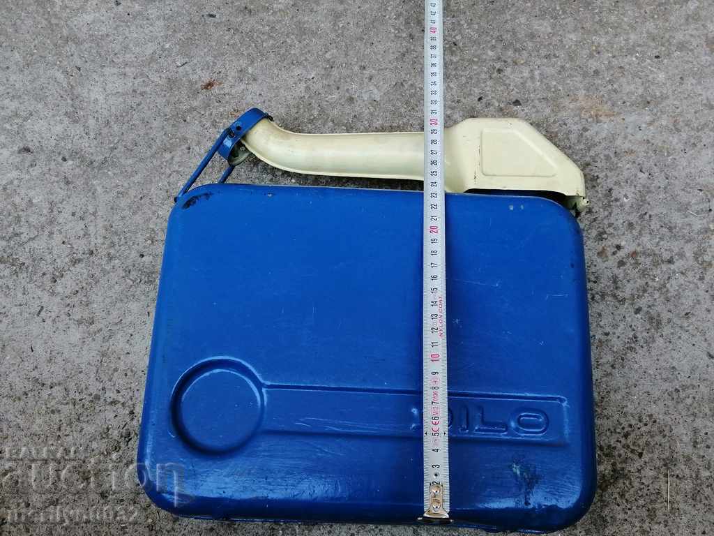 Auction A 5 liter can of 70's fuel funnel Auction A 5 liter can of 70's fuel funnel