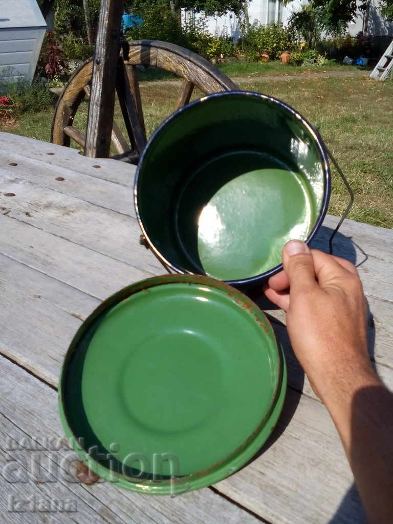 Delivery of Old enameled kettle Delivery of Old enameled kettle