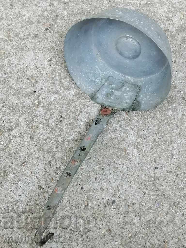 Παράδοση Παλιά χάλκινη κουτάλα, τηγάνι, χαλκός, χάλκινο δοχείο, λάκκος Παράδοση Παλιά χάλκινη κουτάλα, τηγάνι, χαλκός, χάλκινο δοχείο, λάκκος