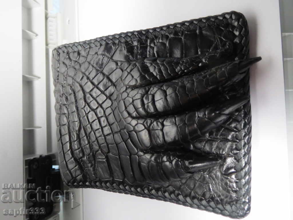 Delivery of UNIQUE LUCOSE PORTFEL OF CROCODILE LEATHER Delivery of UNIQUE LUCOSE PORTFEL OF CROCODILE LEATHER