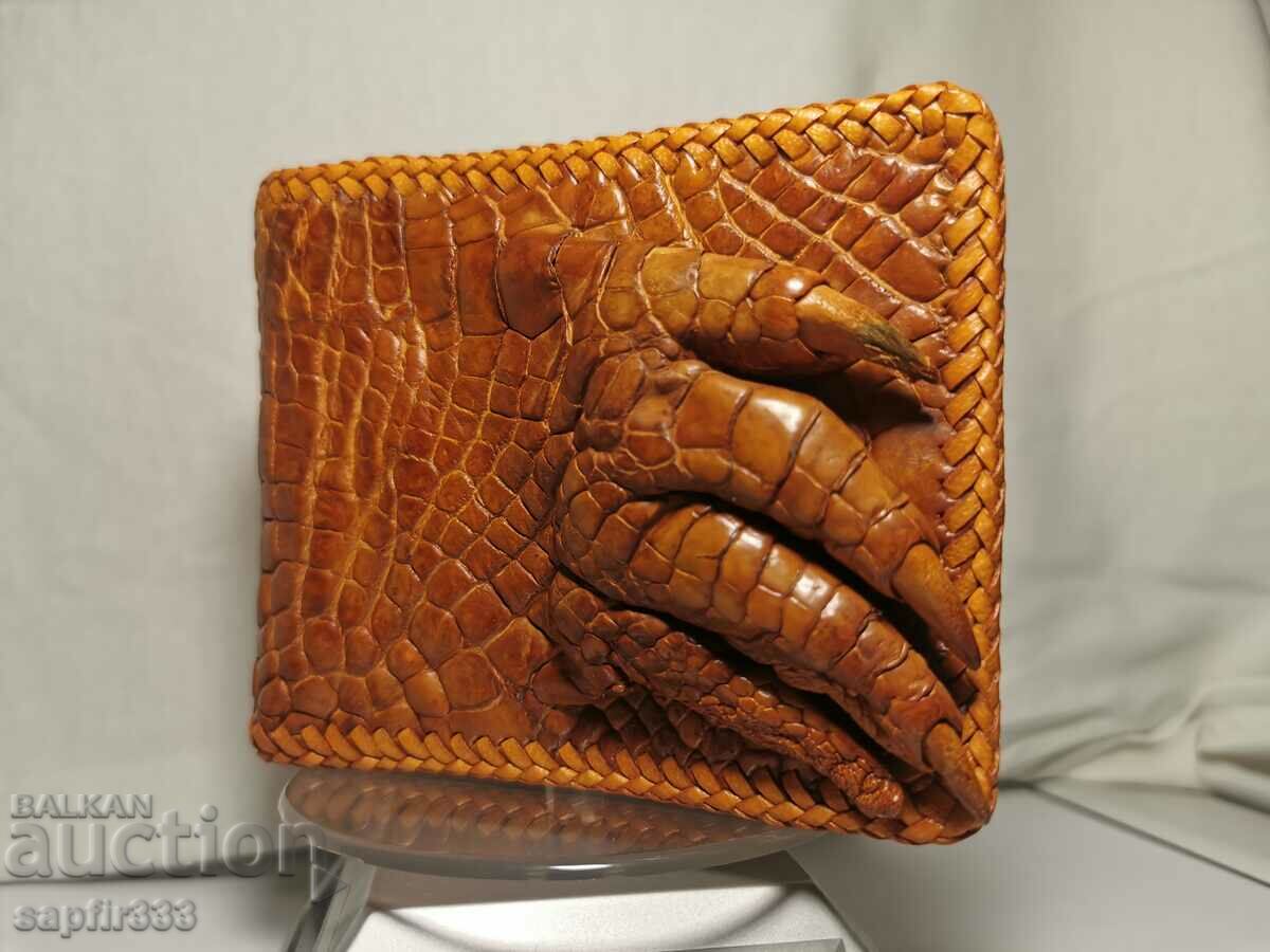 Licitație Portofoliul de lux unic din piele de crocodil