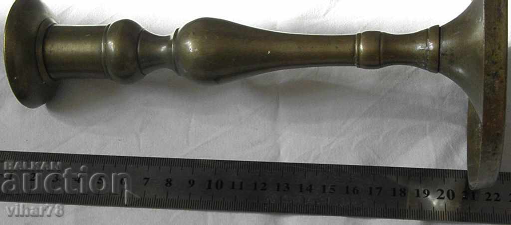 un sfeșnic vechi cu preț € 29.99 | 58.66 BGN