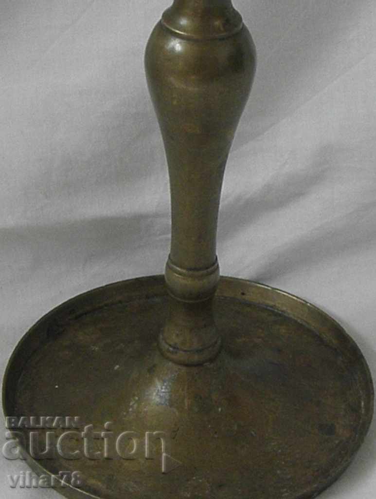 Παράδοση παλιό κηροπήγιο