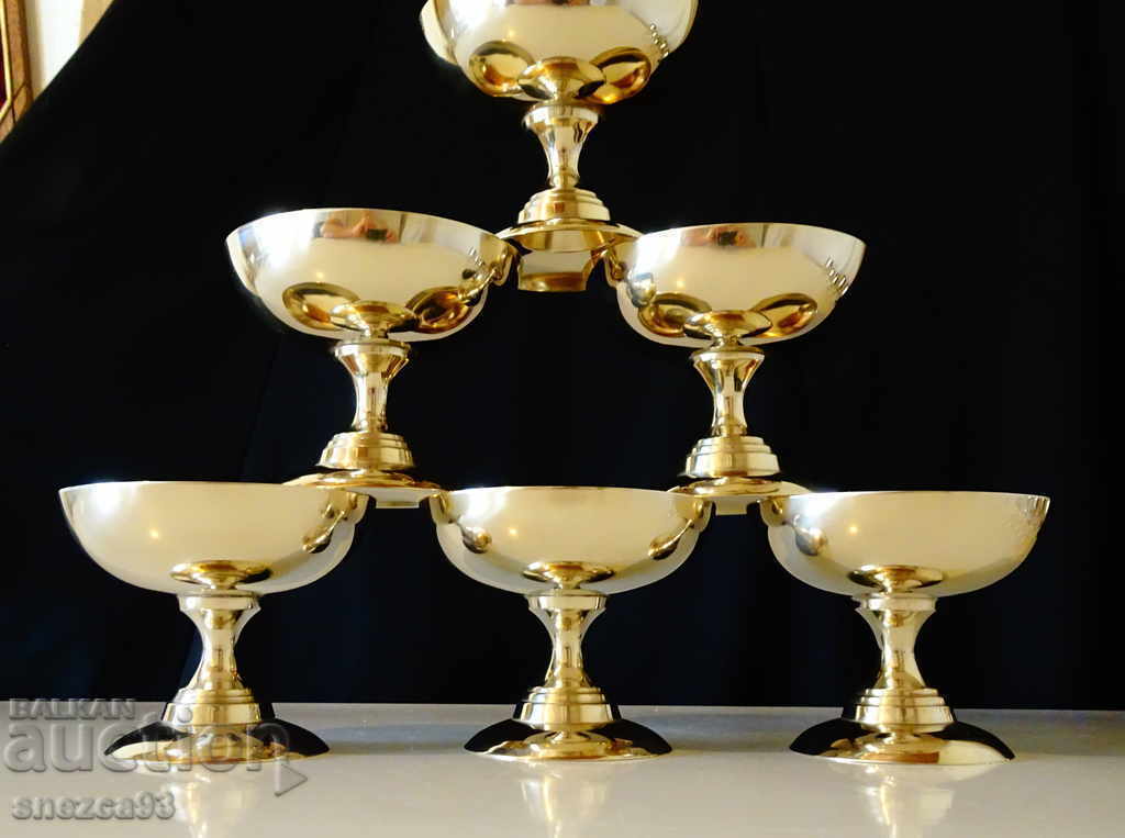 English bronze wine and champagne goblets with price 170.00 BGN | € 86.92 English bronze wine and champagne goblets with price 170.00 BGN | € 86.92