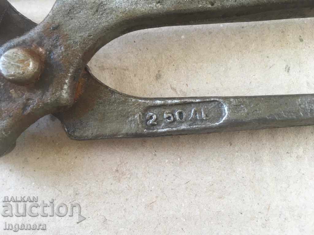 Auction  PLIERS TOWER TOOL
