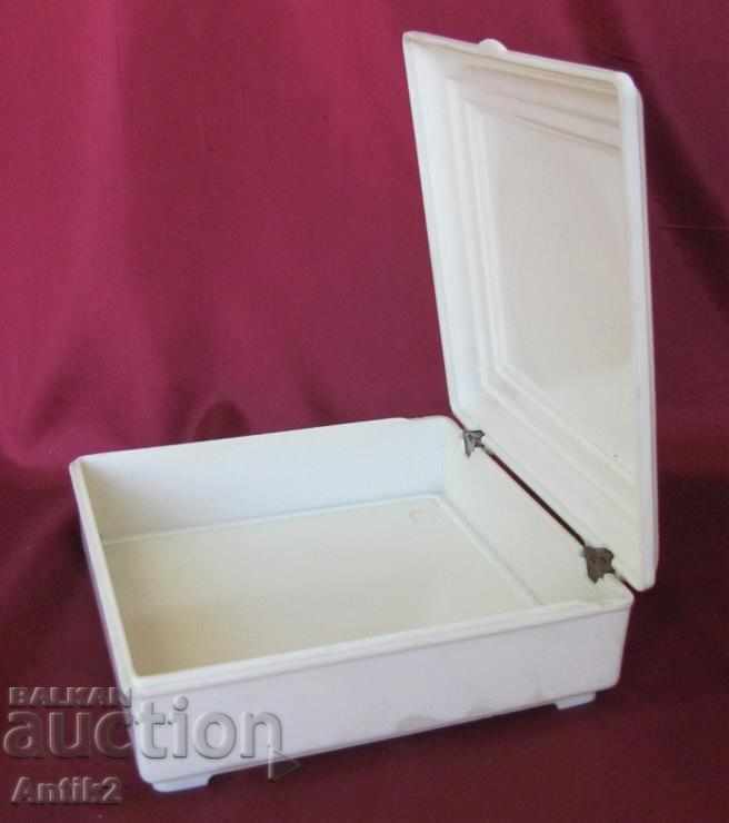 Delivery of 50s Russian Bakelite Box Delivery of 50s Russian Bakelite Box