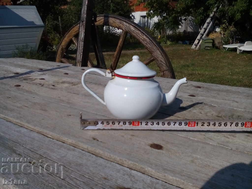 Licitație fierbător de apă emailat veche Licitație fierbător de apă emailat veche