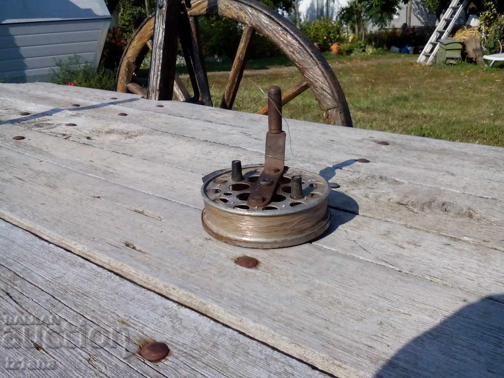 Old fishing reel with price 40.00 BGN | € 20.45 Old fishing reel with price 40.00 BGN | € 20.45