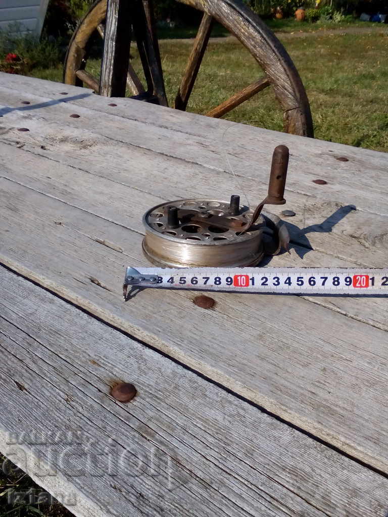 Auction Old fishing reel Auction Old fishing reel