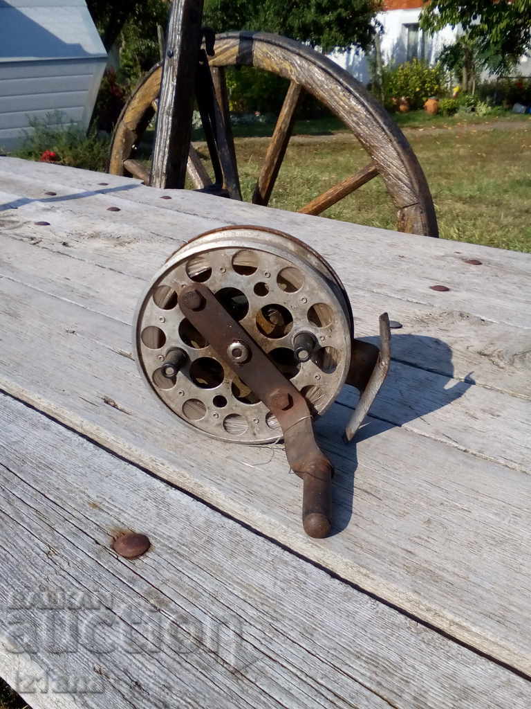 Delivery of Old fishing reel Delivery of Old fishing reel