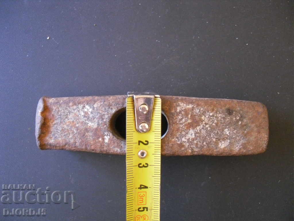Auction  An old hammer