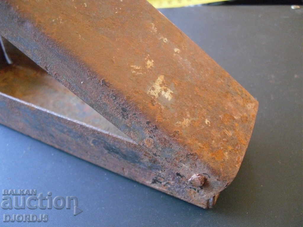 Old metal box with price 4.00 BGN | € 2.05