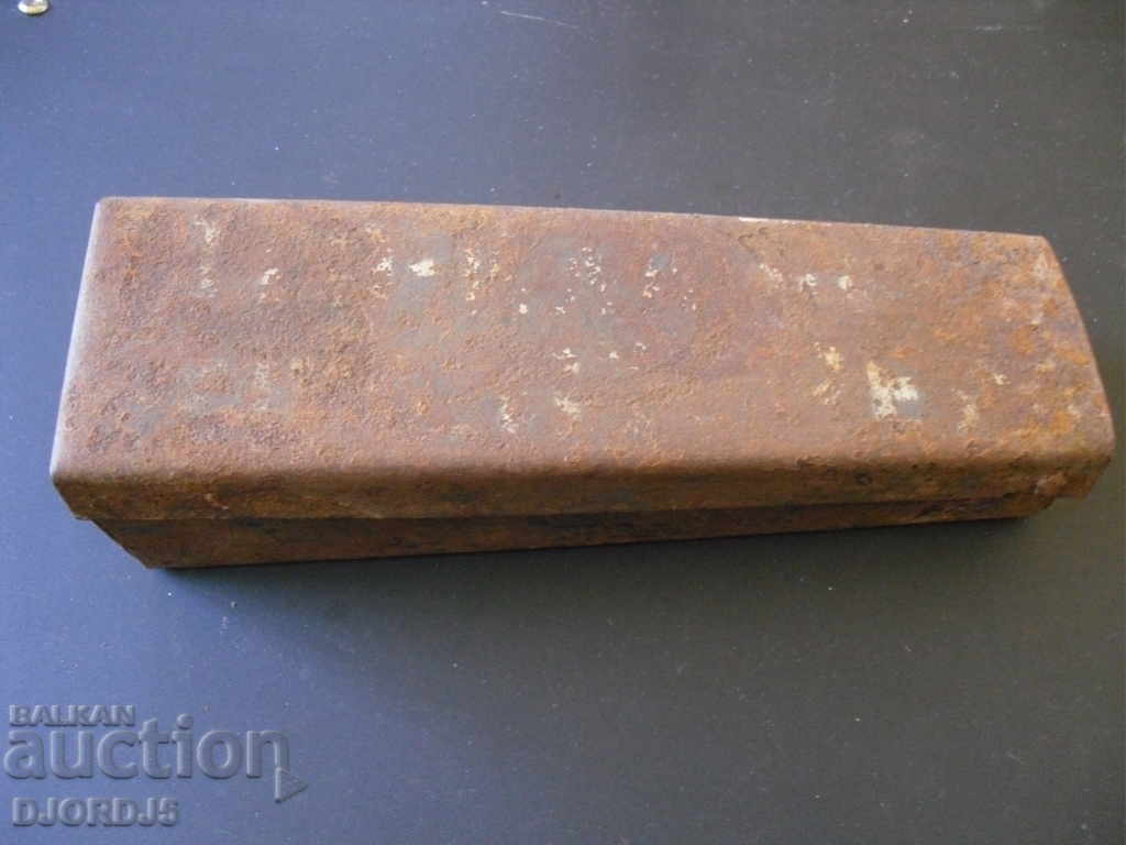 Auction  Old metal box
