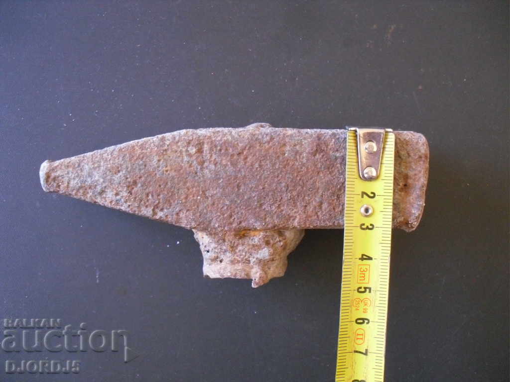 An old hammer with price 2.00 BGN | € 1.02 An old hammer with price 2.00 BGN | € 1.02