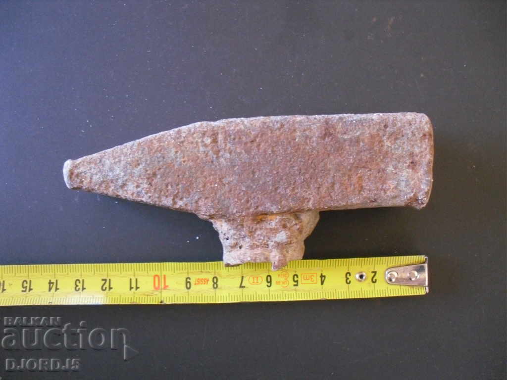 Auction An old hammer Auction An old hammer