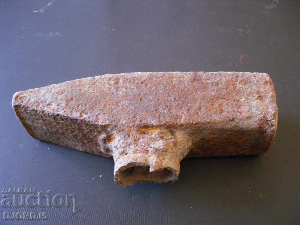 Delivery of An old hammer Delivery of An old hammer