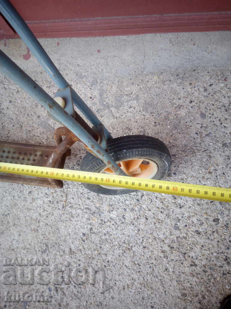 Licitație Roata de scuter foarte veche