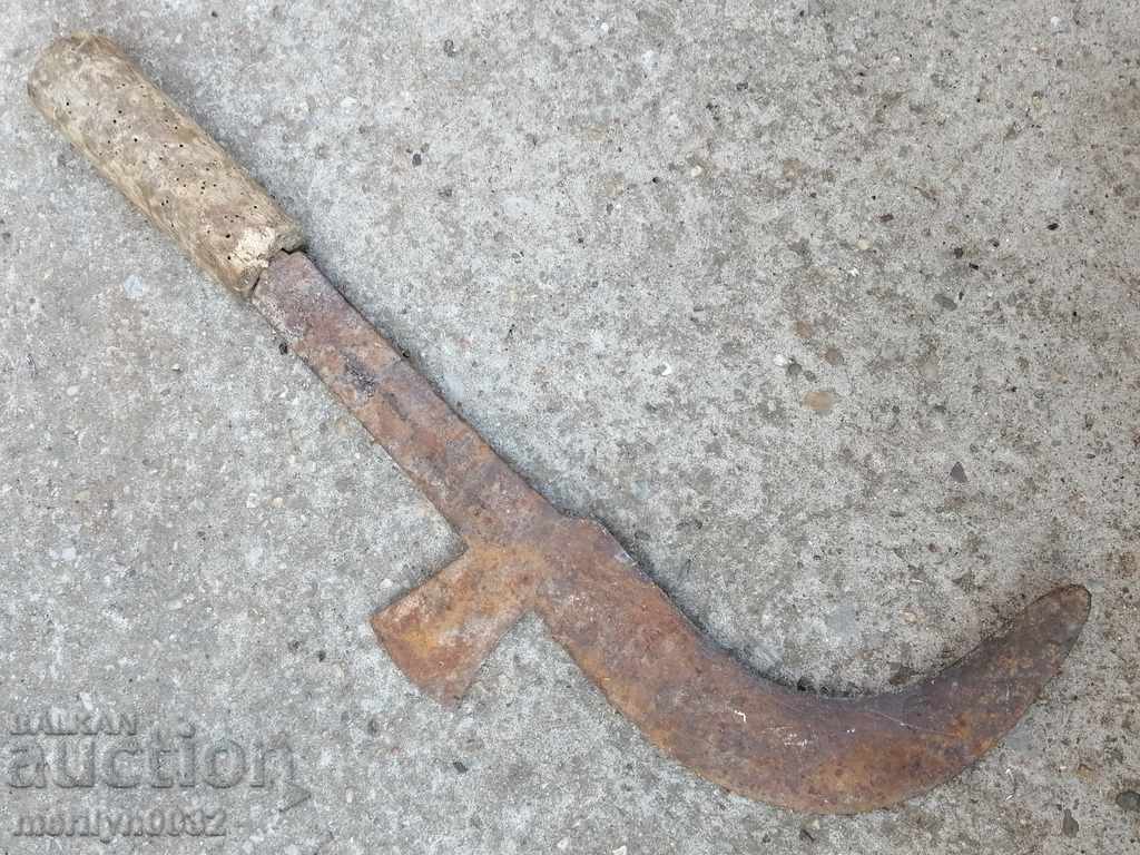 An old tool, an instrument, a hand forged cutter, a chopper, a machete with price 36.00 BGN | € 18.41 An old tool, an instrument, a hand forged cutter, a chopper, a machete with price 36.00 BGN | € 18.41