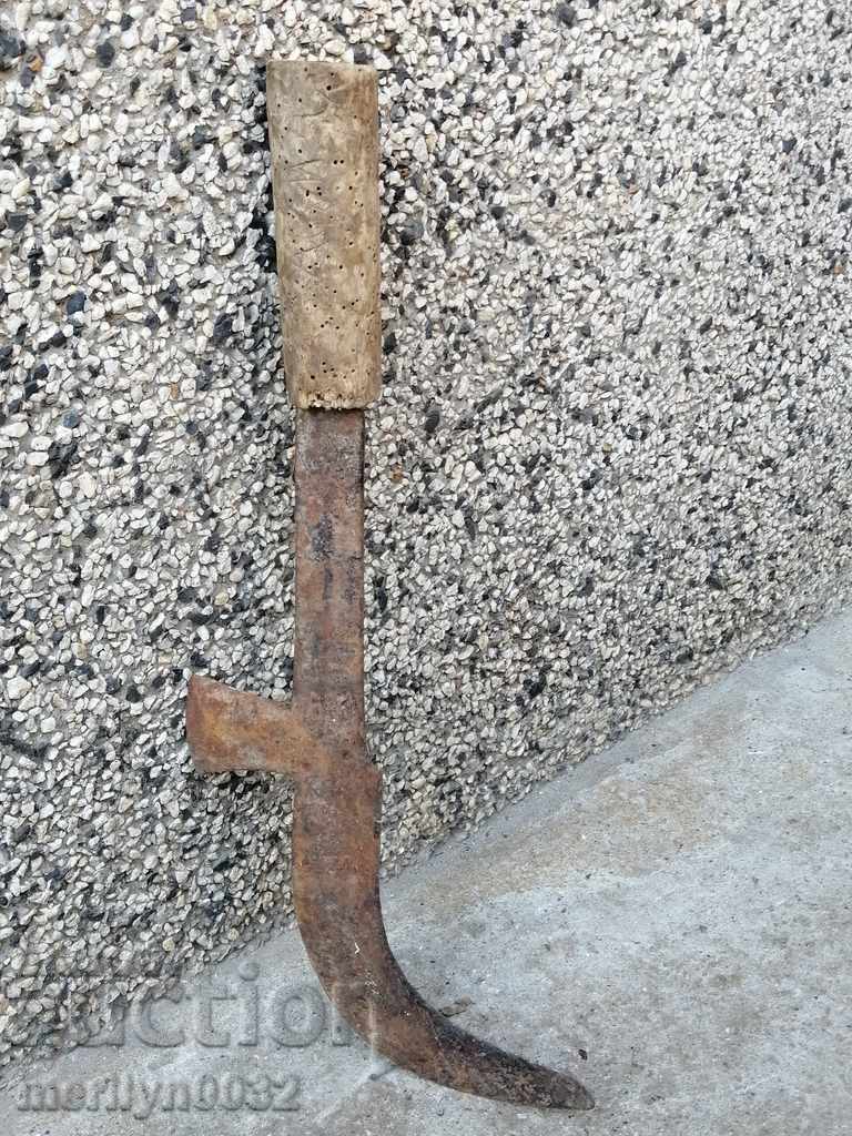 Auction An old tool, an instrument, a hand forged cutter, a chopper, a machete Auction An old tool, an instrument, a hand forged cutter, a chopper, a machete