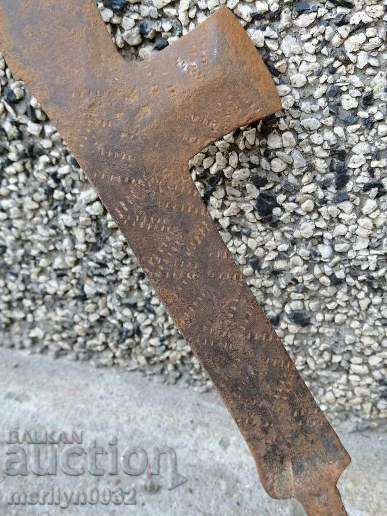 Auction An old tool, an instrument, a hand forged cutter, a chopper, a machete Auction An old tool, an instrument, a hand forged cutter, a chopper, a machete