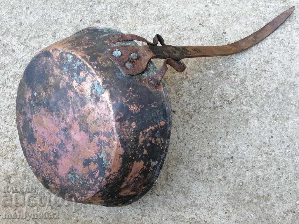 An old copper pan, a baker, a tray, a copper pot - 6 An old copper pan, a baker, a tray, a copper pot - 6