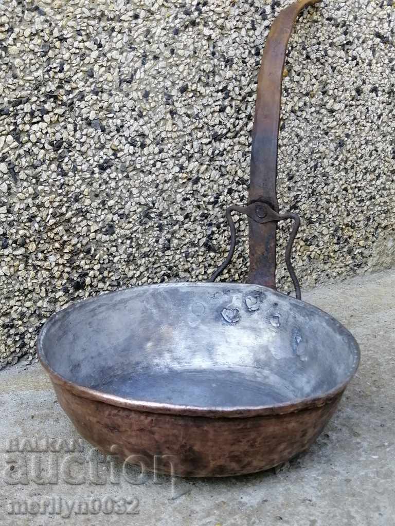An old copper pan, a baker, a tray, a copper pot with price 99.00 BGN | € 50.62 An old copper pan, a baker, a tray, a copper pot with price 99.00 BGN | € 50.62