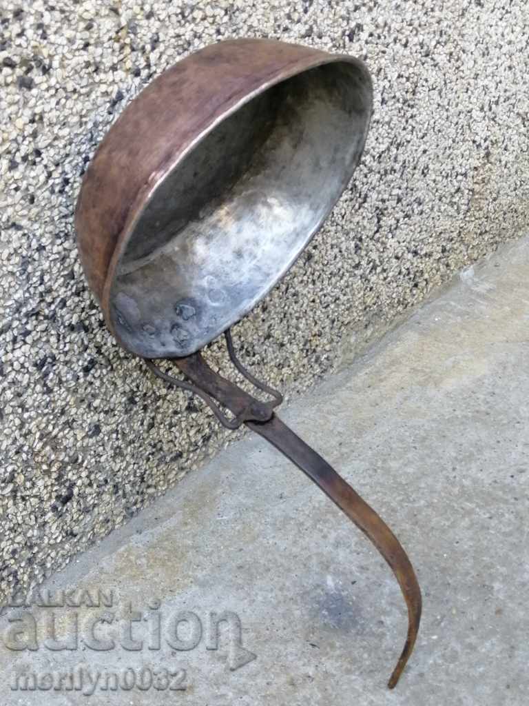 An old copper pan, a baker, a tray, a copper pot - 5 An old copper pan, a baker, a tray, a copper pot - 5