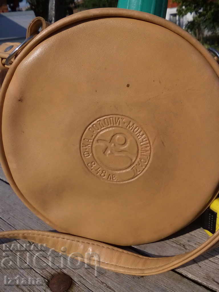 Auction  Old vase, pour