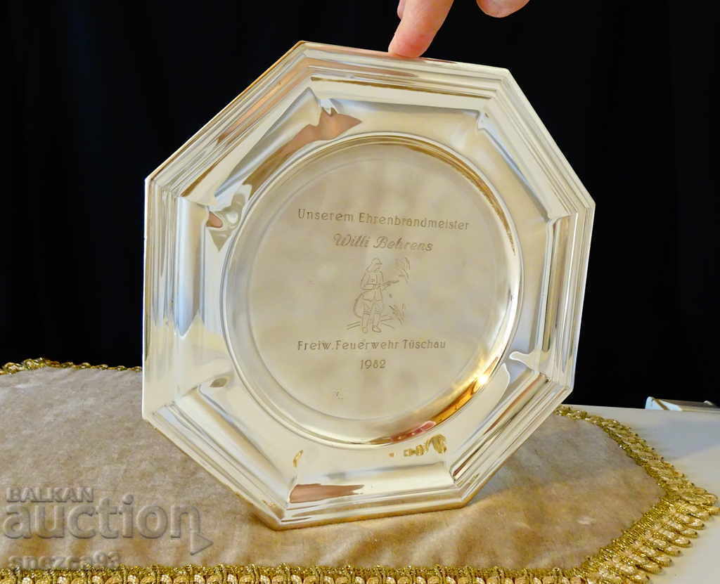 Shiny silver-plated plate, engraved fireman Shiny silver-plated plate, engraved fireman
