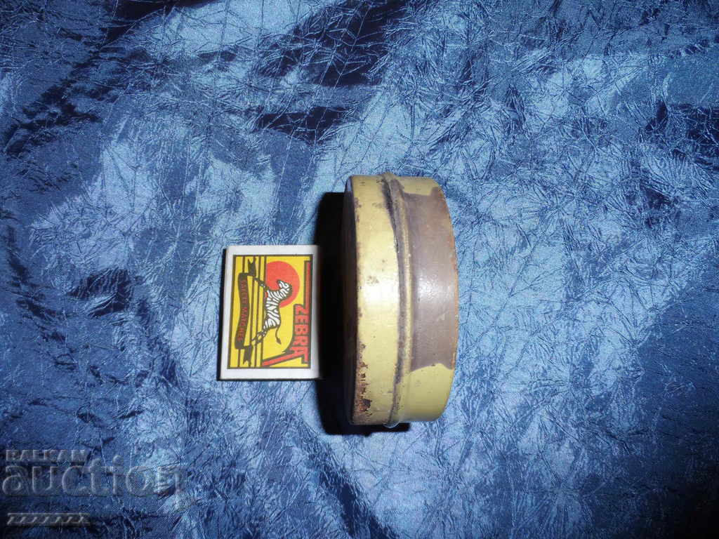 стара железна кутиика - 1 с цена 7.00 лв. | € 3.58 стара железна кутиика - 1 с цена 7.00 лв. | € 3.58