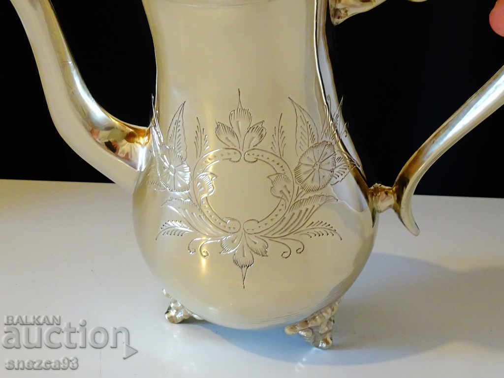 English jug, bronze, 1 liter with price 99.00 BGN | € 50.62 English jug, bronze, 1 liter with price 99.00 BGN | € 50.62