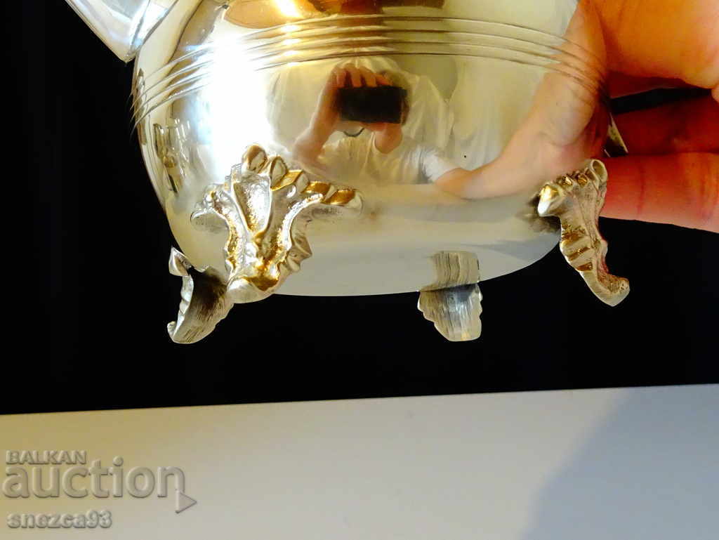 Delivery of English jug, bronze, 1 liter Delivery of English jug, bronze, 1 liter