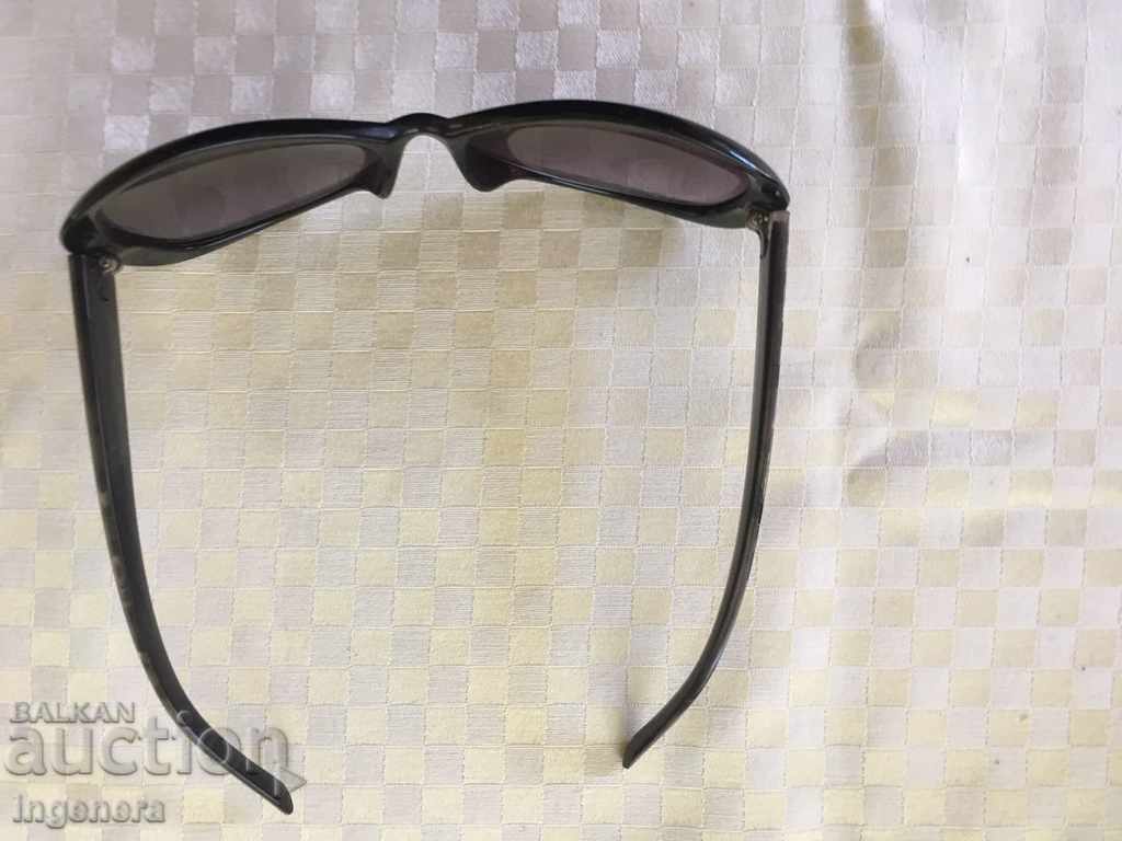 Auction  SUNGLASSES