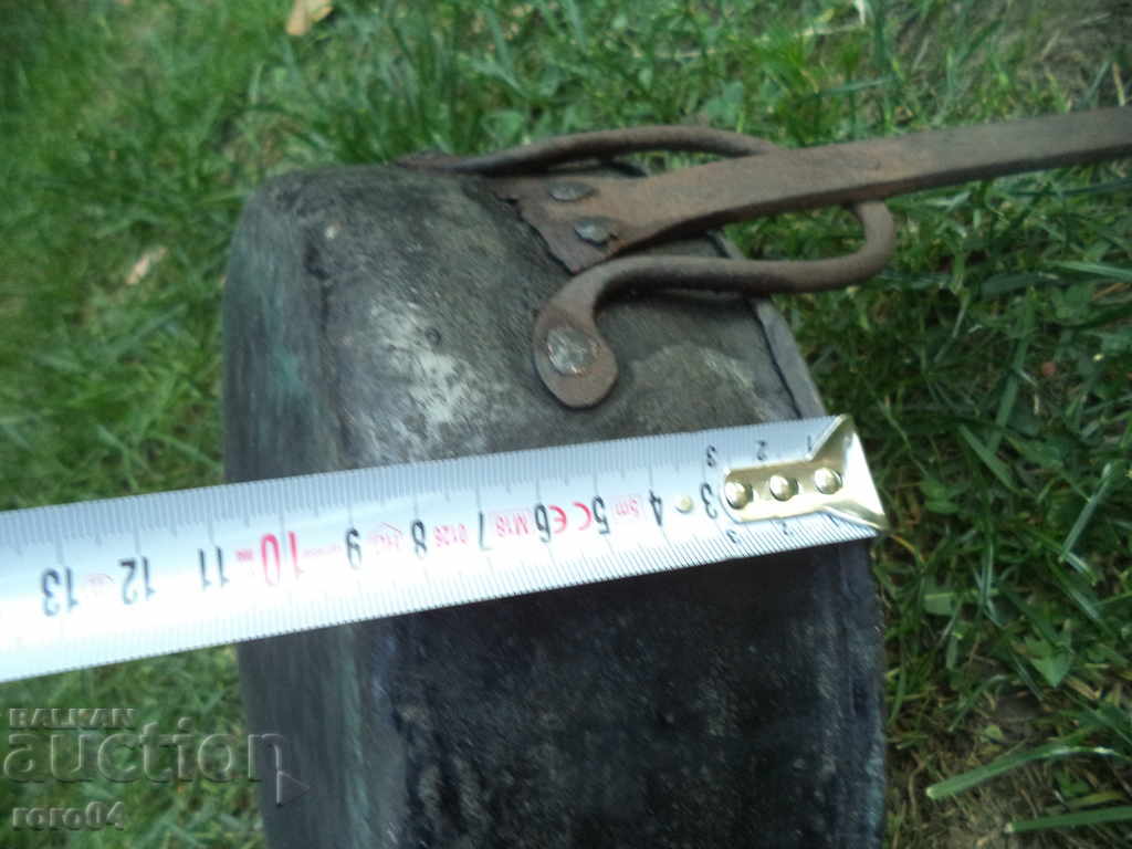 Delivery of A deep Renaissance forged frying pan Delivery of A deep Renaissance forged frying pan