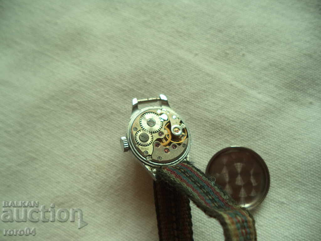 CHAIKA - 17 JEWELS - MADE IN USSR - WORKS - 5 CHAIKA - 17 JEWELS - MADE IN USSR - WORKS - 5