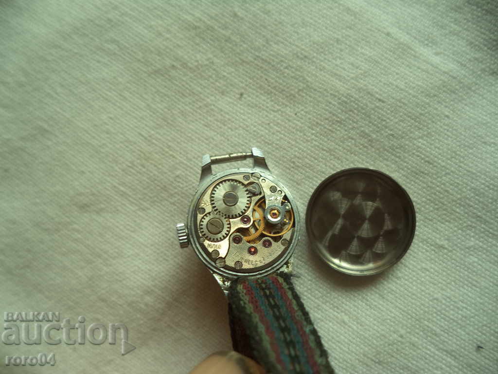 CHAIKA - 17 JEWELS - MADE IN USSR - WORKS - 6 CHAIKA - 17 JEWELS - MADE IN USSR - WORKS - 6