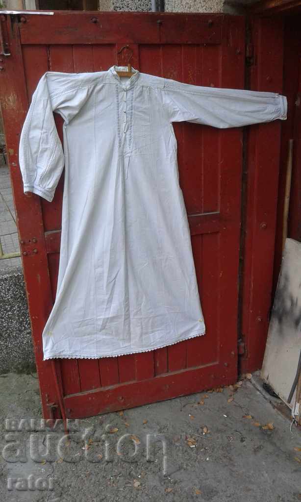 Αυθεντικό μακρύ πουκάμισο με κέντημα και δαντέλα. Κοστούμια