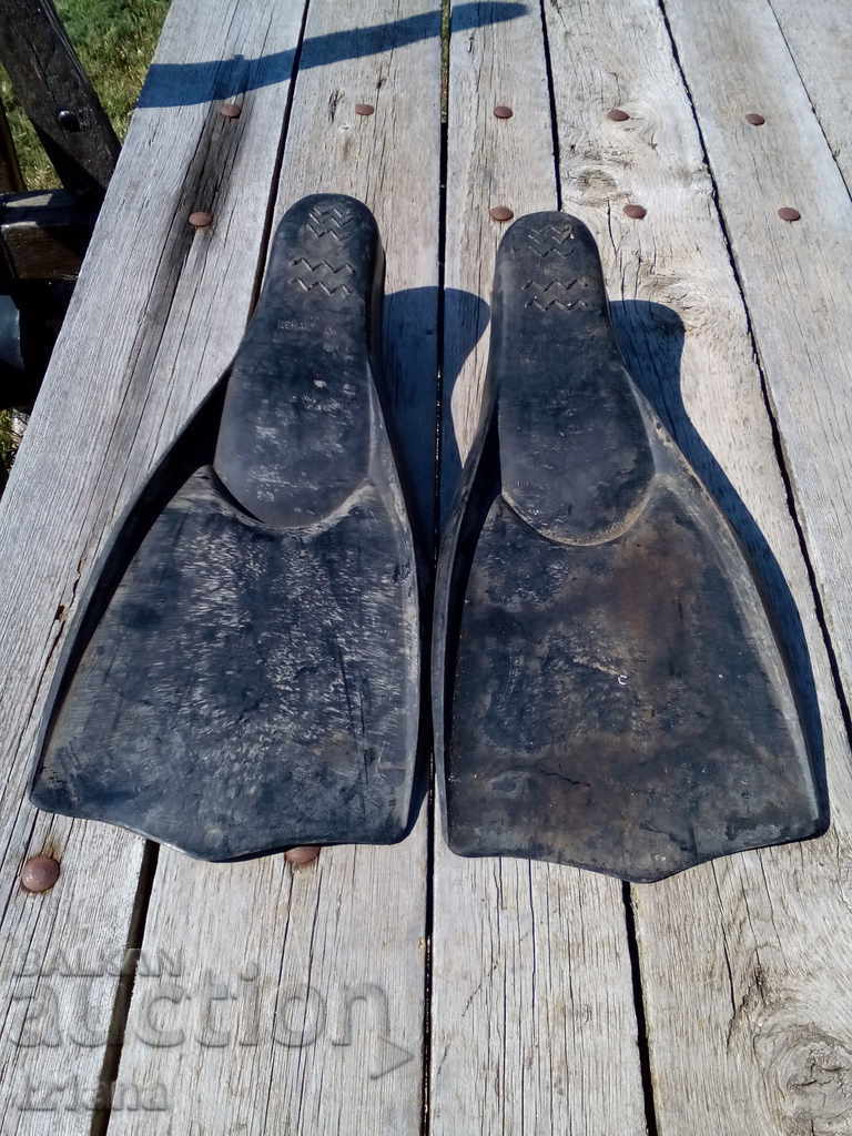 Delivery of Old Siren Fins Delivery of Old Siren Fins