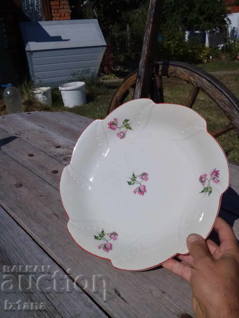 Auction  Old porcelain plate, plateau