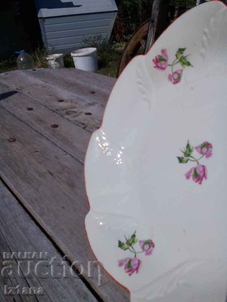 Delivery of Old porcelain plate, plateau