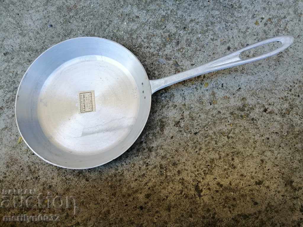 Delivery of Old 1946 aluminum pan labeled kitchenware Delivery of Old 1946 aluminum pan labeled kitchenware