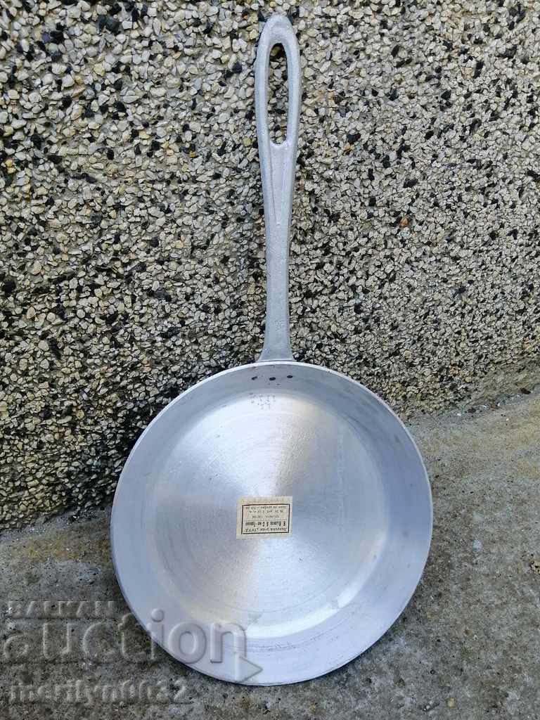 Old 1946 aluminum pan labeled kitchenware - 7 Old 1946 aluminum pan labeled kitchenware - 7