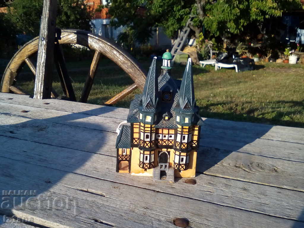 Old ornamental house with price 30.00 BGN | € 15.34 Old ornamental house with price 30.00 BGN | € 15.34