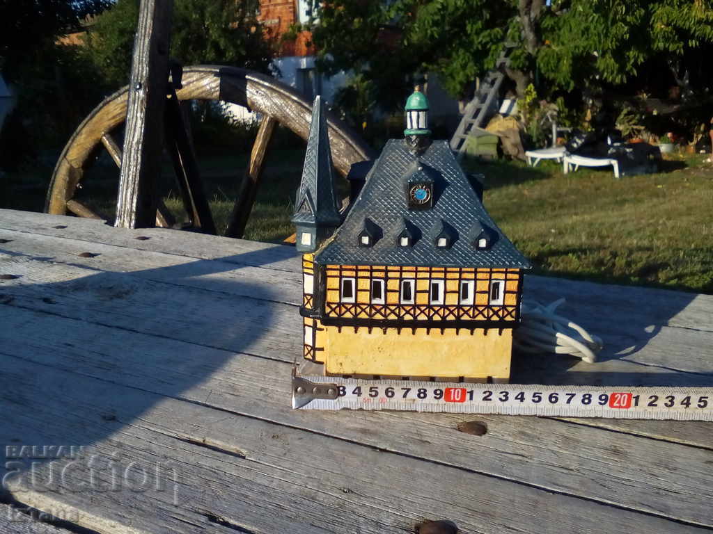 Auction Old ornamental house Auction Old ornamental house