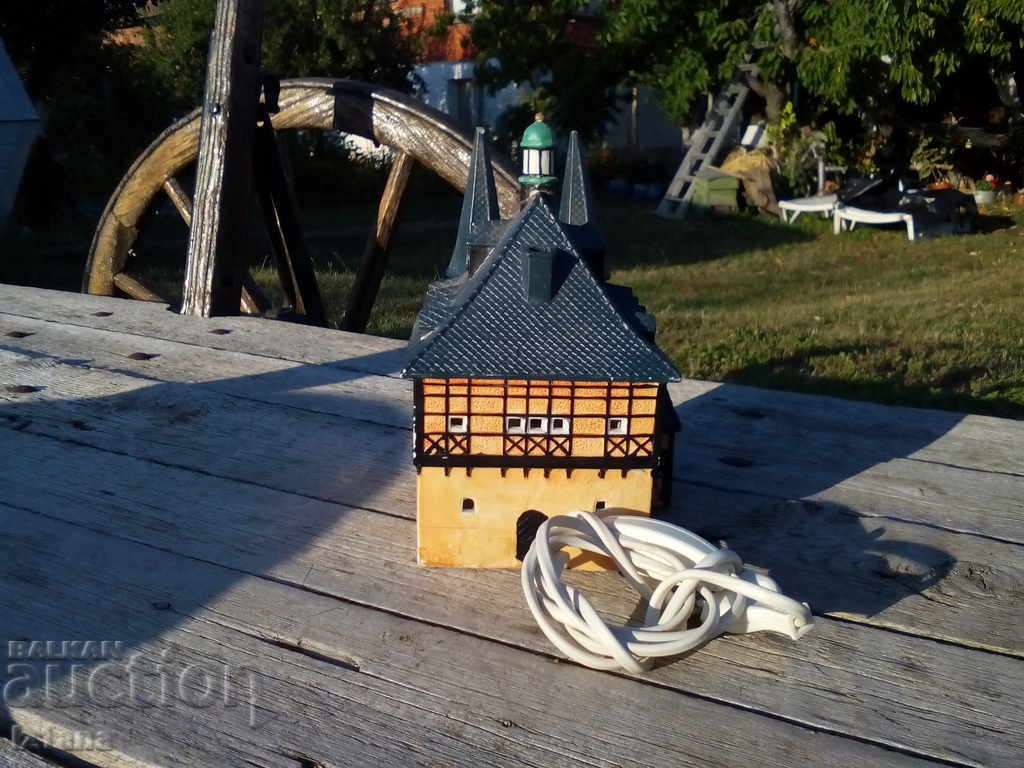 Delivery of Old ornamental house Delivery of Old ornamental house