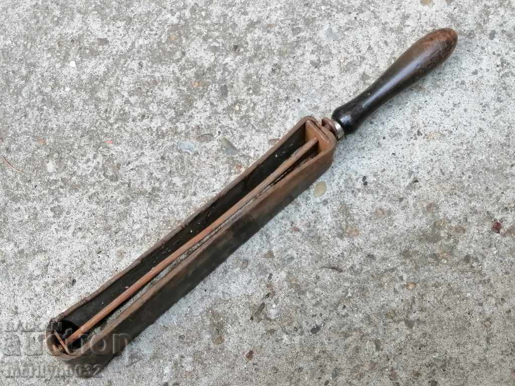 Auction  Antique barber's sharpener, belt, razor